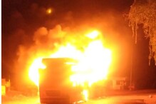 Hubballi: ಹೊತ್ತಿ ಉರಿದ ಖಾಸಗಿ ಬಸ್, ಟೈರ್ ಸ್ಫೋಟಗೊಂಡು ಏಕಾಏಕಿ ಬೆಂಕಿ Hubballi: ಹೊತ್ತಿ ಉರಿದ ಖಾಸಗಿ ಬಸ್, ಟೈರ್ ಸ್ಫೋಟಗೊಂಡು ಏಕಾಏಕಿ ಬೆಂಕಿ