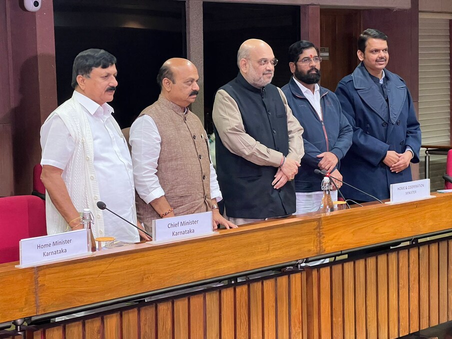  ಸುಪ್ರೀಂಕೋರ್ಟ್ ಆದೇಶವರೆಗೂ ಯಾವುದೇ ನಿರ್ಧಾರ ತೆಗೆದುಕೊಳ್ಳಲು ಸಾಧ್ಯವಿಲ್ಲ ಎಂದಿದ್ದಾರೆ. ಗಡಿ ವಿವಾದ ಬಗೆಹರಿಸಲಿ ತಟಸ್ಥ ಸಮಿತಿಯನ್ನು ರಚಿಸಲಾಗುವುದು ಎಂದ ಅಮಿತ್ ಶಾ ಹೇಳಿದ್ದಾರೆ.