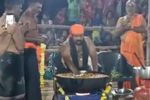 Ayyappa Devotees: ಕೊತ ಕೊತ ಕುದಿಯುವ ಎಣ್ಣೆಯಲ್ಲಿ ಬಜ್ಜಿ ತೆಗೆದ ಅಯ್ಯಪ್ಪ ಮಾಲಾಧಾರಿ