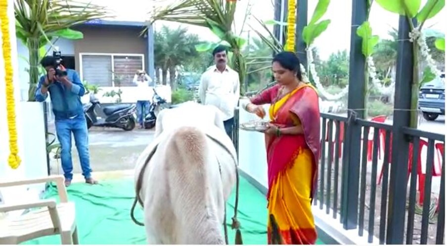  ಗಂಗಾವತಿಯಲ್ಲಿ ನಿರ್ಮಾಣವಾಗಿರುವ ಜನಾರ್ದನ ರೆಡ್ಡಿ ಮನೆಯ ಗೃಹ ಪ್ರವೇಶ ಕಾರ್ಯ ನೆರವೇರಿದೆ.