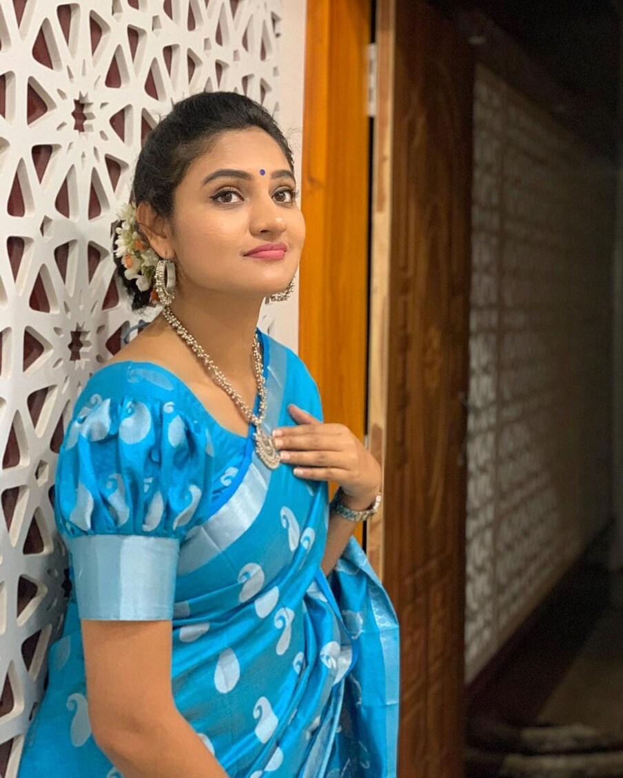  ಕಲರ್ಸ್ ಕನ್ನಡದಲ್ಲಿ ಸಂಜೆ 7.30ಕ್ಕೆ ಪ್ರಸಾರವಾಗುವ ಕನ್ನಡತಿ ಧಾರಾವಾಹಿಗೆ ಅದೆಷ್ಟೋ ಅಭಿಮಾನಿಗಳು ಇದ್ದಾರೆ. ಅದರಲ್ಲಿ ಕನ್ನಡ ಭಾಷೆಯ ಸೊಗಡನ್ನು ಮೆಚ್ಚಿಕೊಂಡಿದ್ದಾರೆ. ಅದೇ ರೀತಿ ಭುವಿ ಪಾತ್ರ ಮಾಡುತ್ತಿರುವ ರಂಜನಿ ಕೂಡ ಎಲ್ಲರನ್ನೂ ಸೆಳೆದಿದ್ದಾರೆ.
