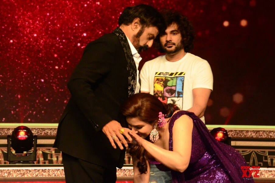  ತೆಲುಗಿನಲ್ಲಿ ಜನಪ್ರಿಯ ನಟ ನಂದಮೂರಿ ಬಾಲಕೃಷ್ಣ ಅಪಾರ ಅಭಿಮಾನಿ ಬಳಗವನ್ನು ಹೊಂದಿದ್ದಾರೆ. ಇತ್ತೀಚಿಗೆ ರಿಲೀಸ್ ಆದ ವೀರಸಿಂಹ ರೆಡ್ಡಿ ಸಿನಿಮಾ ಸೂಪರ್ ಹಿಟ್ ಆಗಿದ್ದು ಈ ಚಿತ್ರದಲ್ಲಿ ಹನಿ ರೋಸ್ ಕೂಡ ನಟಿಸಿದ್ರು.