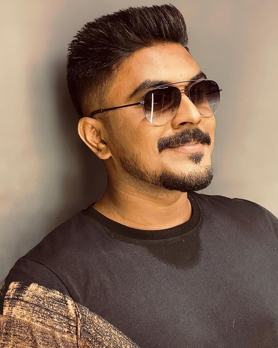  ಬಿಗ್‌ಬಾಸ್ ಸೀಸನ್ 6 ವಿಜೇತ ಅಜೀಮ್ ಅವರು ತಾವು ಗೆದ್ದ ಪ್ರಶಸ್ತಿ ಹಣವನ್ನು ಕೊರೊನಾ ಸಮಯದಲ್ಲಿ ಅನಾಥರಾದ ಮಕ್ಕಳ ಏಳಿಗೆಗಾಗಿ ನೀಡಿದ್ದಾರೆ. ಜನವರಿ 9 ರಂದು ಆರಂಭವಾದ ಬಿಗ್ ಬಾಸ್ ಸೀಸನ್ 6 ಇತ್ತೀಚೆಗೆ ಪೂರ್ಣಗೊಂಡಿದೆ.