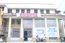 ತಹಶೀಲ್ದಾರ್ ಕಚೇರಿಯಲ್ಲಿ ವ್ಯಕ್ತಿಯ ಮೇಲೆ ಡೆಡ್ಲಿ ಅಟ್ಯಾಕ್; ಸಿನಿಮೀಯ ಶೈಲಿಯಲ್ಲಿ ಕೊಚ್ಚಿ ಕೊಲೆಗೆ ಯತ್ನ ತಹಶೀಲ್ದಾರ್ ಕಚೇರಿಯಲ್ಲಿ ವ್ಯಕ್ತಿಯ ಮೇಲೆ ಡೆಡ್ಲಿ ಅಟ್ಯಾಕ್; ಸಿನಿಮೀಯ ಶೈಲಿಯಲ್ಲಿ ಕೊಚ್ಚಿ ಕೊಲೆಗೆ ಯತ್ನ