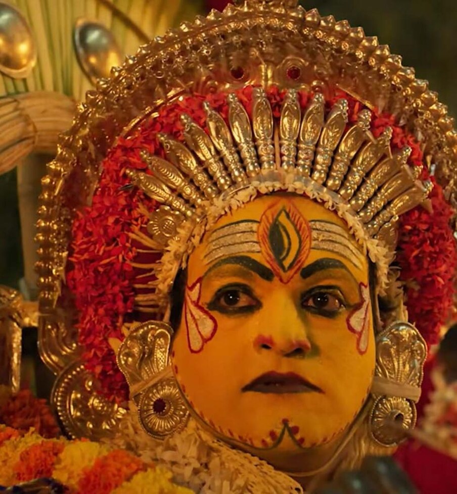  ಇಡೀ ದೇಶವೇ ಕನ್ನಡ ಸಿನಿಮಾರಂಗದತ್ತ ತಿರುಗಿ ನೋಡುವಂತೆ ಮಾಡಿದ ಕಾಂತಾರ ಯಶಸ್ವಿ ನೂರು ದಿನಗಳ ಕಂಪ್ಲೀಟ್ ಮಾಡಿದೆ. ಇದೇ ಖುಷಿಯಲ್ಲಿ ಸಿನಿಮಾ ತಂಡವನ್ನು ಗೌರವಿಸಲು ಹೊಂಬಾಳೆ ಫಿಲ್ಮ್ಸ್ ಮುಂದಾಗಿದೆ.
