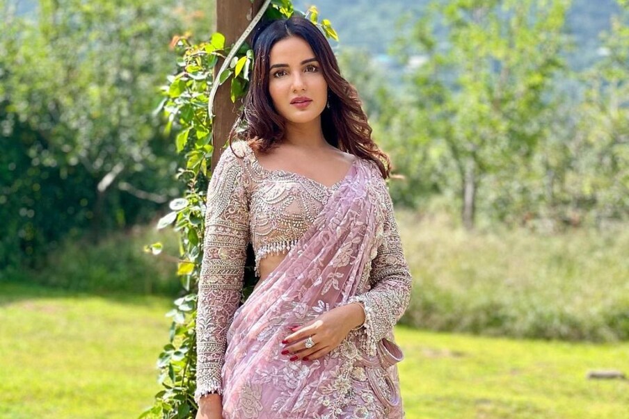  ಜಾಸ್ಮಿನ್ ಭಾಸಿನ್ ಸಣ್ಣ ಪರದೆಯ ಜನಪ್ರಿಯ ನಟಿಯರಲ್ಲಿ ಒಬ್ಬರು. ಧಾರಾವಾಹಿ ಮತ್ತು ರಿಯಾಲಿಟಿ ಶೋಗಳ ಮೂಲಕ ನಟಿ ತಮ್ಮ ಛಾಪು ಮೂಡಿಸಿದ್ದಾರೆ.