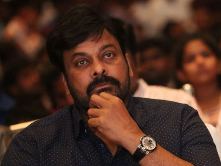  ಟಾಲಿವುಡ್ ಮೆಗಾಸ್ಟಾರ್ ಚಿರಂಜೀವಿ ಇತ್ತೀಚೆಗೆ ವಾಲ್ತೇರು ವೀರಯ್ಯ ಚಿತ್ರದ ಮೂಲಕ ಸೂಪರ್ ಸಕ್ಸಸ್ ಪಡೆದ ಖುಷಿಯಲ್ಲಿದ್ದಾರೆ. ಸಂಕ್ರಾಂತಿಗೆ ರಿಲೀಸ್ ಆದ ಸಿನಿಮಾ ಹಲವು ದಾಖಲೆಗಳನ್ನು ನಿರ್ಮಿಸಿದೆ. ಈ ಮೂಲಕ ಚಿರು ತಾನೊಬ್ಬ ಮಾಸ್ ಹೀರೋ ಎಂಬುದನ್ನು ಮತ್ತೊಮ್ಮೆ ಸಾಬೀತುಪಡಿಸಿದ್ದಾರೆ. ಆದರೆ ಇದೀಗ ಚಿರಂಜೀವಿ ಹೊಸ ವಿವಾದವೊಂದರಲ್ಲಿ ಸಿಲುಕಿಕೊಂಡಿದ್ದಾರೆ.