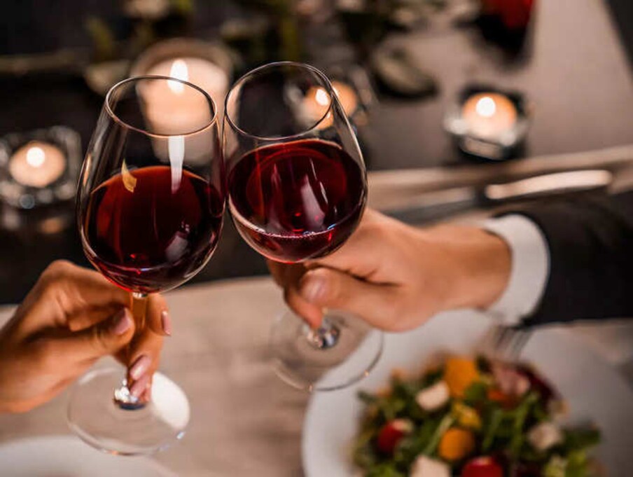  ಫೆಬ್ರವರಿ 18 ರಾಷ್ಟ್ರೀಯ ವೈನ್ ದಿನ (National Drink Wine Day). ವೈನ್​ನಿಂದ ಆರೋಗ್ಯಕ್ಕೆ ತುಂಬಾ ಪ್ರಯೋಜನಗಳಿವೆ. ಈ ದಿನವನ್ನು ಎಂದಿನಿಂದ ಆರಂಭವಾಯ್ತು ಹಾಗೆಯೇ ಯಾತಕ್ಕಾಗಿ ಆರಂಭವಾಯ್ತು ಎಂದು ಎಲ್ಲಿಯೂ ಉಲ್ಲೇಖವಾಗಿಲ್ಲ.