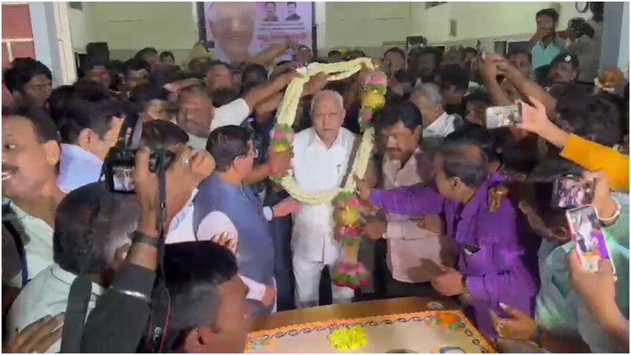  ಶಿವಮೊಗ್ಗ: ಮಾಜಿ ಸಿಎಂ ಯಡಿಯೂರಪ್ಪನವರಿಗೆ ಇಂದು ಹುಟ್ಟುಹಬ್ಬದ ಸಂಭ್ರಮ. 80ನೇ ವರ್ಷದ ಹುಟ್ಟುಹಬ್ಬದ ಸಂಭ್ರಮಾಚರಣೆ ಈಗಾಗಲೇ ಶಿವಮೊಗ್ಗದಲ್ಲಿ ನಡೆದಿದೆ.