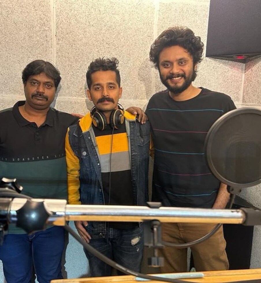  ಕನ್ನಡದ ಯುವ ನಟ ಪೃಥ್ವಿ ಅಂಬಾರ್ ಹಿಂದಿ ವೆಬ್​​ ಸಿರೀಸ್​​ವೊಂದಕ್ಕೆ ಡಬ್ಬಿಂಗ್ ಮಾಡಿದ್ದು, ಬಾಲಿವುಡ್​ ನಟ ಶಾಹಿದ್ ಕಪೂರ್ ಪಾತ್ರಕ್ಕೆ ಇಲ್ಲಿ ಪೃಥ್ವಿ ಅಂಬಾರ್ ಕನ್ನಡದಲ್ಲಿ ಜೀವ ತುಂಬಿದ್ದಾರೆ.