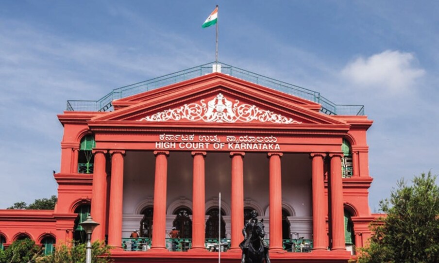 Karnataka High Court Recruitment 2023: ಕರ್ನಾಟಕ ಹೈ ಕೋರ್ಟ್​ (Karnataka High Court )ಖಾಲಿ ಇರುವ ಹುದ್ದೆಗಳನ್ನು ಭರ್ತಿ ಮಾಡಲು ಅರ್ಹ ಅಭ್ಯರ್ಥಿಗಳಿಂದ ಅರ್ಜಿ ಆಹ್ವಾನಿಸಿದೆ. ಒಟ್ಟು 13 ಲಾ ಕ್ಲರ್ಕ್​ & ರಿಸರ್ಚ್ ಅಸಿಸ್ಟೆಂಟ್ ಹುದ್ದೆಗಳು ಖಾಲಿ ಇದ್ದು, ಆಸಕ್ತರು ಅರ್ಜಿ ಸಲ್ಲಿಸಬಹುದು. ರಾಜ್ಯ ಸರ್ಕಾರದ ಉದ್ಯೋಗ ಹುಡುಕುತ್ತಿರುವ ಅಭ್ಯರ್ಥಿಗಳು ಈ ಅವಕಾಶವನ್ನು ಸದುಪಯೋಗಪಡಿಸಿಕೊಳ್ಳಿ. ಆಯ್ಕೆಯಾಗುವ ಅಭ್ಯರ್ಥಿಗಳಿಗೆ ಬೆಂಗಳೂರಿನಲ್ಲಿ(Bengaluru) ಪೋಸ್ಟಿಂಗ್ ನೀಡಲಾಗುತ್ತದೆ. ಆಸಕ್ತರು ಆನ್​ಲೈನ್​ (Online)ಮೂಲಕ ಅರ್ಜಿ ಸಲ್ಲಿಸಬೇಕು. ಇದೇ ಫೆಬ್ರವರಿ 25, 2023 ಅರ್ಜಿ ಸಲ್ಲಿಸಲು ಕೊನೆಯ ದಿನಾಂಕ(Last Date)ವಾಗಿದೆ. ಆಸಕ್ತರು ತಡಮಾಡದೇ ಈ ಕೂಡಲೇ ಅರ್ಜಿ ಹಾಕಿ.
