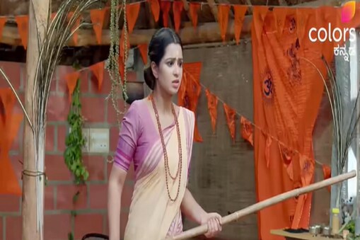 ಗೂಂಡಾಗೆ ದಿಟ್ಟ ಉತ್ತರ ಕೊಟ್ಟ ಚಾರು