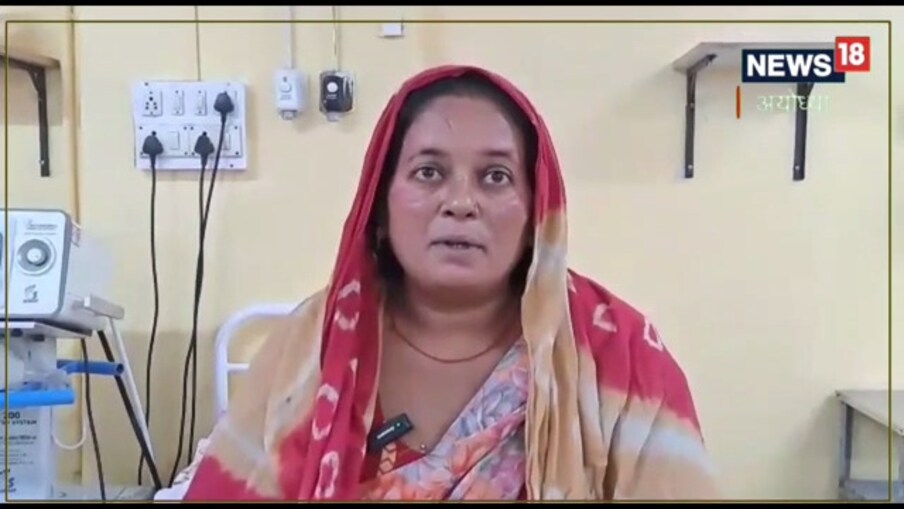  ಗುಜರಾತ್​ನ ರಾಜ್ ಕೋಟ್ ನಗರದ ಸರ್ಕಾರಿ ಆಸ್ಪತ್ರೆಯಲ್ಲಿ ವಿಚಿತ್ರ ಪ್ರಕರಣವೊಂದು ಬೆಳಕಿಗೆ ಬಂದಿದೆ. ಮಹಿಳೆಯೊಬ್ಬರು ಸತ್ತ ಹಾವಿನೊಂದಿಗೆ ಆಸ್ಪತ್ರೆಗೆ ಆಗಮಿಸಿ ವೈದ್ಯರಿಗೆ, ಈ ಹಾವು ನಿನ್ನೆ ರಾತ್ರಿ ನನಗೆ ಕಚ್ಚಿದೆ ದಯವಿಟ್ಟು ನನ್ನನ್ನು ಬದುಕಿಸಿ ಎಂದು ಮನವಿ ಮಾಡಿಕೊಂಡಿದ್ದಾರೆ.