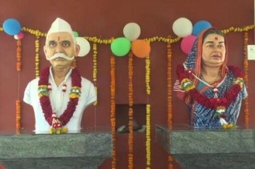 ಇಲ್ಲೊಬ್ಬ ವ್ಯಕ್ತಿ ತನ್ನ ತಂದೆ-ತಾಯಿ ಮೇಲಿರುವ ಅದಮ್ಯ ಪ್ರೀತಿಯನ್ನು (Love) ವಿಭಿನ್ನ ರೀತಿಯಲ್ಲಿ ವ್ಯಕ್ತಪಡಿಸಿದ್ದಾರೆ. 