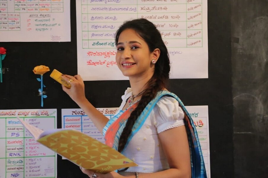  ಕೆಂಡಸಂಪಿಗೆ ಸಿನಿಮಾ ಮೂಲಕ ಸ್ಯಾಂಡಲ್‍ವುಡ್‍ಗೆ ಪರಿಚಯವಾದ ನಟಿ ಮಾನ್ವಿತಾ ನೋಡಲು ಕ್ಯೂಟ್ ಆಗಿದ್ದು, ನಟನೆಯಲ್ಲೂ ವಿಭಿನ್ನವಾಗಿ ಕಾಣಿಸಿಕೊಂಡಿದ್ದಾರೆ.