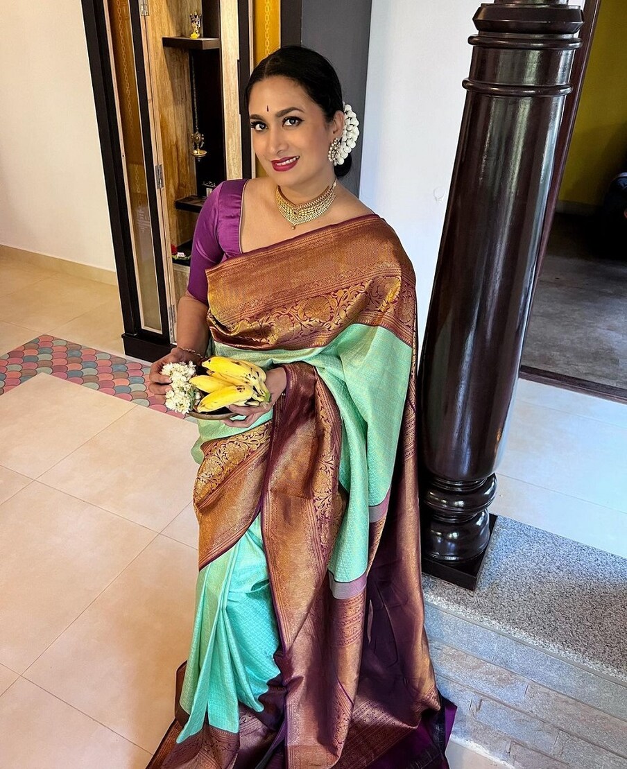  ಸಿಂಪಲ್ಲಾಗಿ ಒಂದ್ ಲವ್ ಸ್ಟೋರಿ ಮೂಲಕ ಪಡ್ಡೆಗಳ ಹೃದಯ ಕದ್ದವರು ನಟಿ ಶ್ವೇತಾ ಶ್ರೀವಾತ್ಸವ. ಮಗುವಾದ ಬಳಿಕವೂ ಅದೇ ಗ್ಲಾಮರಸ್‍ನಲ್ಲಿ ಕಾಣಿಸಿಕೊಂಡಿದ್ದಾರೆ.