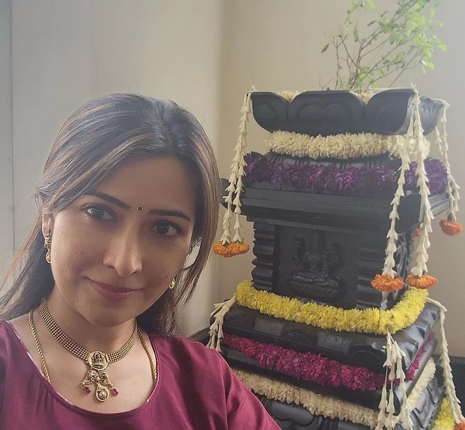  ಸ್ಯಾಂಡಲ್‍ವುಡ್ ನಟಿ ರಾಧಿಕಾ ಪಂಡಿತ್ ಅಭಿಮಾನಿಗಳಿಗೆ ಯುಗಾದಿ ಹಬ್ಬದ ಶುಭಾಶಯ ತಿಳಿಸಿದ್ದಾರೆ. ಕೆಲವು ಫೋಟೋಗಳನ್ನು ಸಾಮಾಜಿಕ ಜಾಲತಾಣದಲ್ಲಿ ಶೇರ್ ಮಾಡಿದ್ದಾರೆ.