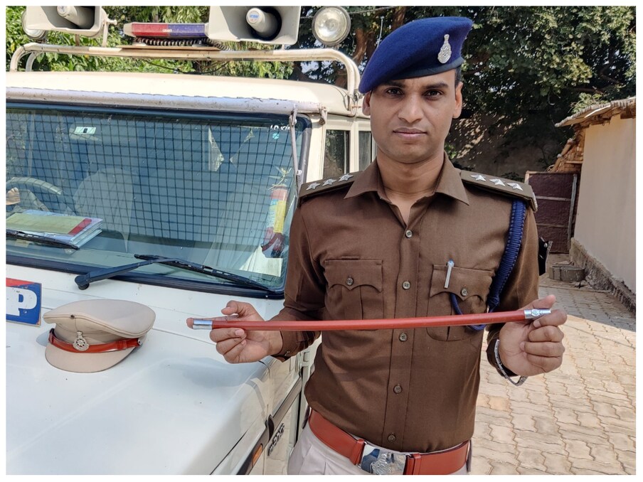  ಡಿಎಸ್ಪಿ ಸಂತೋಷ್ ಪಟೇಲ್ ಅವರು ಮಧ್ಯಪ್ರದೇಶದ ಪನ್ನಾ ಜಿಲ್ಲೆಯ ನಿವಾಸಿ. ಓದನ್ನು ಅರ್ಧಕ್ಕೆ ಮೊಟಕುಗೊಳಿಸಿದ್ದ ಇವರು ನಂತರ ಕಷ್ಟಪಟ್ಟು ಸರ್ಕಾರಿ ಅಧಿಕಾರಿಯಾದರು. ಖ್ಯಾತ ಪೊಲೀಸ್ ಅಧಿಕಾರಿ ಸಂತೋಷ್ ಪಟೇಲ್ ಅವರ ಸ್ಟೋರಿ ಇಲ್ಲಿದೆ.