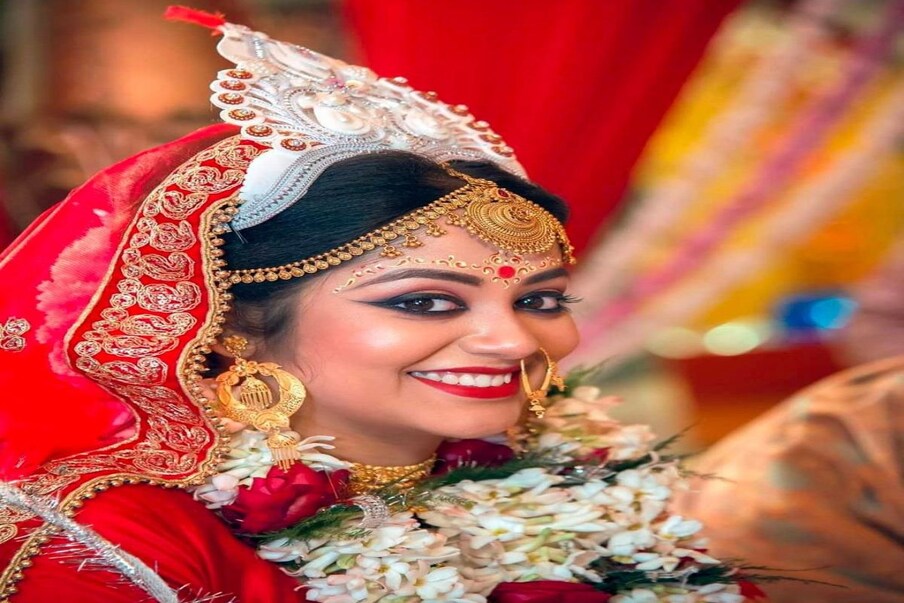 ಮದುವೆ ಒಂದು ಅದ್ಭುತವಾದ ಬಂಧ. ಈ ಸಂಬಂಧವು ಎರಡು ಜೀವಗಳನ್ನು ಒಟ್ಟಿಗೆ ಬೇಸೆಯುತ್ತದೆ. ಇದು ಜೀವನದ ಅತ್ಯಂತ ಮಹತ್ವದ ನಿರ್ಧಾರ ಕೂಡ ಹೌದು. ಏಕೆಂದರೆ, ನಮ್ಮ ಜೀವನದಲ್ಲಿ ಮೊದಲ ಬಾರಿಗೆ, ಮದುವೆಯಂತಹ ಸಾಮಾಜಿಕ ಬಂಧದ ಮೂಲಕ ಮಾತ್ರ ನಾವು ಜೀವನಪರ್ಯಂತ ವ್ಯಕ್ತಿಯೊಂದಿಗೆ ಇರಲು ಬದ್ಧರಾಗಿದ್ದೇವೆ.