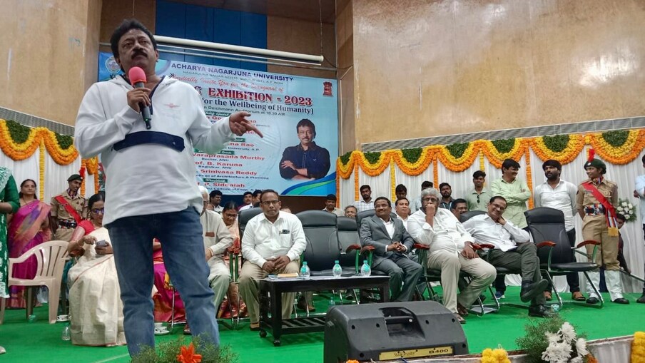  ಸಿನಿ, ರಾಜಕೀಯ, ಸಾಮಾಜಿಕ ವಿಚಾರಗಳ ಬಗ್ಗೆ ತಮ್ಮದೇ ಶೈಲಿಯಲ್ಲಿ ಪ್ರತಿಕ್ರಿಯಿಸಿ ವಿವಾದ, ಟೀಕೆಗಳನ್ನು ಮಾಡುತ್ತಾ ಸದಾ ಸುದ್ದಿಯಲ್ಲಿರುವ ನಿರ್ದೇಶಕ ರಾಮಗೋಪಾಲ್ ವರ್ಮಾ ಮತ್ತೊಮ್ಮೆ ಸುದ್ದಿಯಾಗಿದ್ದಾರೆ. ಅವರ ಕಮೆಂಟ್‌ಗಳು ಮತ್ತು ಟ್ವೀಟ್‌ಗಳು ಪೋಸ್ಟ್ ಮಾಡಿದಾಗ ಅವು ವೈರಲ್ ಆಗುತ್ತವೆ. ಅವರ ಇತ್ತೀಚಿನ ಕಮೆಂಟ್‌ಗಳು ಇನ್ನಷ್ಟು ವಿವಾದಾತ್ಮಕವಾಗಿವೆ.