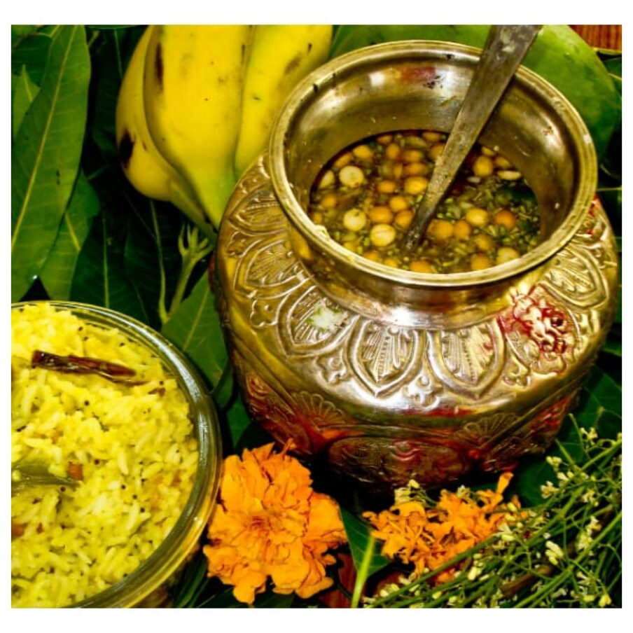  ಯುಗಾದಿ ಹಬ್ಬವನ್ನು ಹೊಸವರ್ಷ ಎಂದು ಆಚರಿಸಲಾಗುತ್ತದೆ. ಚೈತ್ರ ಶುದ್ಧ ಪಾಡ್ಯದ ದಿನವನ್ನು ಯುಗಾದಿ ಎಂದು ಆಚರಿಸುತ್ತಾರೆ. ಈ ದಿನ ಬ್ರಹ್ಮ ಸೃಷ್ಟಿಯನ್ನುಆರಂಭಿಸಿದ್ದು ಎನ್ನುವ ನಂಬಿಕೆ ಇದೆ.