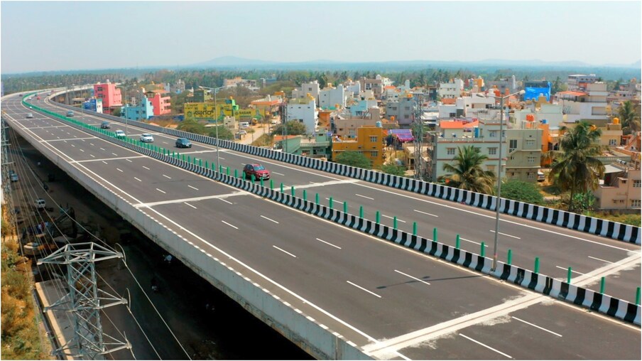  ಬೆಂಗಳೂರು ಮೈಸೂರು ಹೆದ್ದಾರಿ ಟೋಲ್ ಕುರಿತು ಸಂಸದ ಪ್ರತಾಪ್ ಸಿಂಹ ಮಹತ್ವದ ಮಾಹಿತಿ ನೀಡಿದ್ದಾರೆ. ಬಿಡದಿ, ರಾಮನಗರ, ಚನ್ನಪಟ್ಟಣಕ್ಕೆ ಹೋಗುವವರು ಸರ್ವೀಸ್ ರಸ್ತೆಯಲ್ಲಿ ಪ್ರಯಾಣಿಸುವಂತೆ ಅವರು ತಿಳಿಸಿದ್ದಾರೆ. (ಸಾಂದರ್ಭಿಕ ಚಿತ್ರ)
