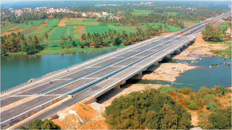  ಬೆಂಗಳೂರು ಮೈಸೂರು ಹೊಸ ಹೆದ್ದಾರಿಯಲ್ಲಿ ಏಪ್ರಿಲ್ 1 ರಿಂದ ಹೊಸ ಟೋಲ್ ದರ ಜಾರಿಗೆ ಮುಂದಾಗಿತ್ತು. ಇದಕ್ಕೆ ತೀವ್ರ ಆಕ್ರೋಶ ವ್ಯಕ್ತವಾಗಿತ್ತು. ಇದೀಗ ತೀವ್ರ ವಿರೋಧದ ಬಳಿಕ ಹೆದ್ದಾರಿ ಪ್ರಾಧಿಕಾರ ದರ ಹೆಚ್ಚಳ ಕೈಬಿಟ್ಟಿದೆ.