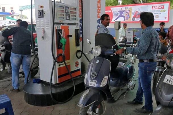 Petrol-Diesel Price Today: ಹಬ್ಬದ ದಿನ ನಿಮ್ಮೂರಲ್ಲಿ ಪೆಟ್ರೋಲ್-ಡೀಸೆಲ್ ಬೆಲೆ ಎಷ್ಟಿದೆ ನೋಡಿ