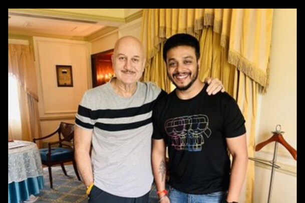 ಕನ್ನಡದ ಘೋಸ್ಟ್ ಚಿತ್ರತಂಡ ಸೇರಿದ ಅನುಪಮ್ ಖೇರ್​, ಡೈರೆಕ್ಟರ್ ಶ್ರೀನಿ ಹಂಚಿಕೊಂಡರು ಸ್ಪೆಷಲ್ ಫೋಟೋಸ್!