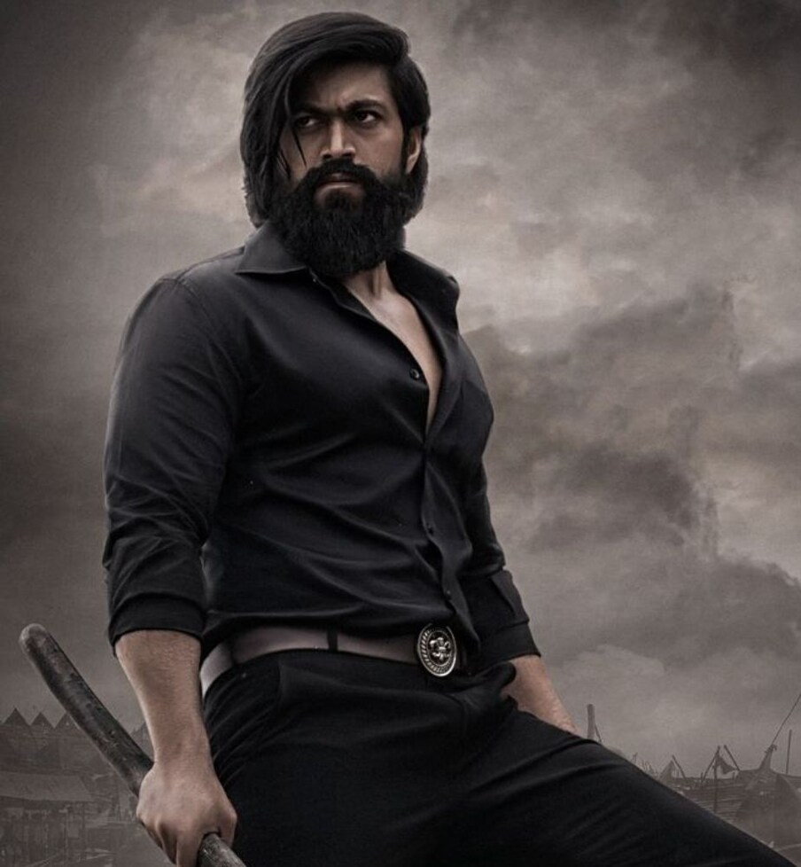  ಕನ್ನಡದ ಹೆಮ್ಮೆಯ ಚಿತ್ರ ಕೆಜಿಎಫ್-3 ಚಿತ್ರದ ಬಗ್ಗೆ ಚರ್ಚೆ ಇದ್ದೇ ಇದೆ. ಈ ಚಿತ್ರದ ನಿರ್ದೇಶಕ ಪ್ರಶಾಂತ್ ನೀಲ್ ಸದ್ಯಕ್ಕೆ ಎರಡು ವರ್ಷ ಫ್ರೀ ಇಲ್ವೇ ಇಲ್ಲ. ಆದರೂ ಕೆಜಿಎಫ್-3 ಚಿತ್ರದ ಸುತ್ತ ದಿನವೂ ಒಂದಿಲ್ಲ ಒಂದು ಸುದ್ದಿ ಹರಿದಾಡುತ್ತವೆ.