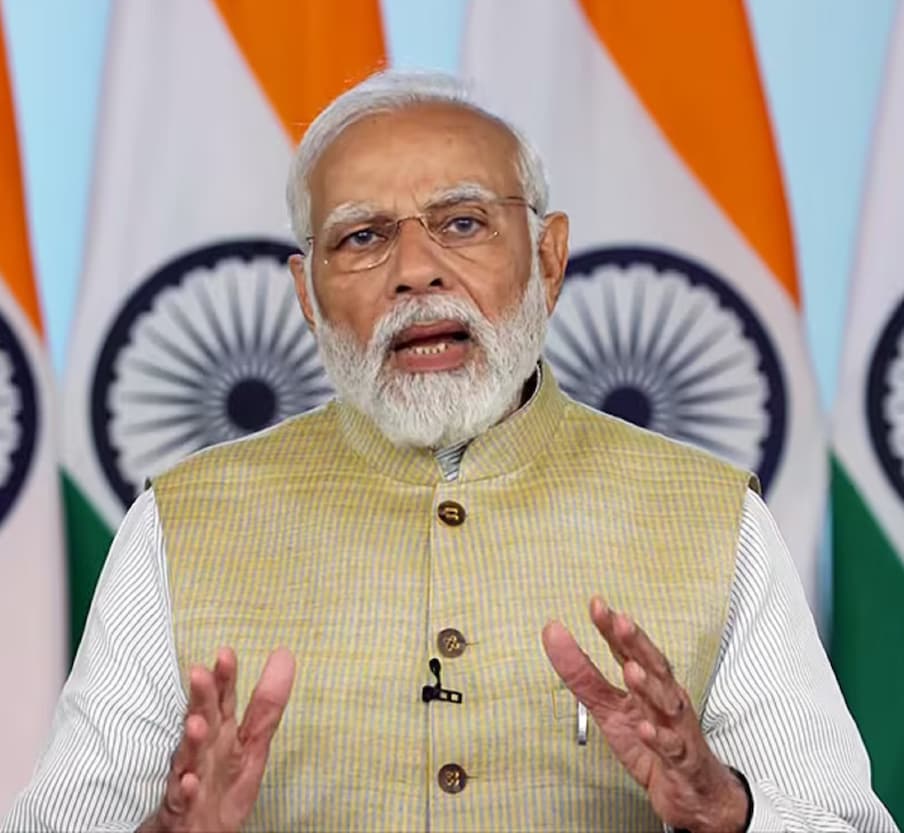  ಕರ್ನಾಟಕ ಚುನಾವಣೆ ಪ್ರಚಾರಕ್ಕೆ ಪ್ರಧಾನಿ ನರೇಂದ್ರ ಮೋದಿ ಆಗಮಿಸುತ್ತಿರುವ ಹಿನ್ನೆಲೆಯಲ್ಲಿ ಖಡಕ್ ಪೊಲೀಸ್ ಬಂದೋಬಸ್ತ್ ಕೈಗೊಳ್ಳಲಾಗಿದೆ. ನಾಳೆ (ಏಪ್ರಿಲ್ 29) ಪ್ರಧಾನಿ ಮೋದಿ ರೋಡ್ ಶೋ ನಡೆಸಲಿದ್ದಾರೆ. ಈ ಕಾರಣ ಸಾರ್ವಜನಿಕರಿಗೆ ಪ್ರಮುಖ ಸೂಚನೆಯನ್ನು ಪೊಲೀಸ್ ಇಲಾಖೆ ನೀಡಿದೆ. (ಸಾಂದರ್ಭಿಕ ಚಿತ್ರ)