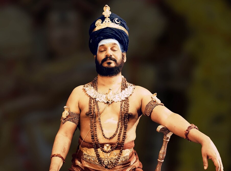  ಅತ್ಯಾಚಾರ ಆರೋಪದಿಂದ ದೇಶ ಬಿಟ್ಟಿರುವ ಸ್ವಯಂಘೋಷಿತ ದೇವಮಾನವ ನಿತ್ಯಾನಂದ ಮತ್ತೆ ಸುದ್ದಿಗೆ ಬಂದಿದ್ದಾನೆ. ದೇಶವನ್ನು ಬಿಟ್ಟು ಪರಾರಿಯಾಗಿರುವ ನಿತ್ಯಾನಂದ ಈಕ್ವೆಡಾರ್‌ನ ಕರಾವಳಿಯಲ್ಲಿ ನೆಲೆಗೊಂಡಿರುವ ಒಂದು ದ್ವೀಪದಲ್ಲಿ ತನ್ನದೇ ಆದ ಕೈಲಾಸ ಎಂಬ ದೇಶವನ್ನು ನಿರ್ಮಾಣಮಾಡಿಕೊಂಡಿದ್ದಾನೆ.