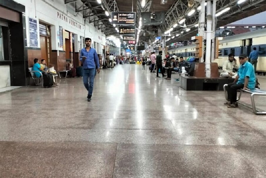  ಎಲ್ಲಾದರೂ ಸಾರ್ವಜನಿಕ ಪ್ರದೇಶಗಳಲ್ಲಿ ಅಳವಡಿಸಿರುವ ಟಿವಿ ಪರದೆಗಳಲ್ಲಿ ಪೋರ್ನ್‌ ವಿಡಿಯೋಗಳನ್ನು ಪ್ರದರ್ಶನ ಮಾಡೋದನ್ನು ನೋಡಿದ್ದೀರಾ? ‘ಹೇಯ್ ಅದೆಲ್ಲಾ ಹೆಂಗ್ ಸಾಧ್ಯ.. ಜನರು ತಮ್ಮ ಮನೆಗಳಲ್ಲಿ ಮೊಬೈಲ್‌ ಫೋನ್‌ಗಳಲ್ಲಿ ಬೇಕಿದ್ರೆ ನೋಡ್ತಾರೆ. ಸಾರ್ವಜನಿಕ ಸ್ಥಳಗಳಲ್ಲಿ ಬಿಲ್‌ಕುಲ್ ಸಾಧ್ಯ ಇಲ್ಲ’ ಅಂತಾನೇ ಎಲ್ಲರ ಅಭುಪ್ರಾಯ ಬರುತ್ತದೆ.