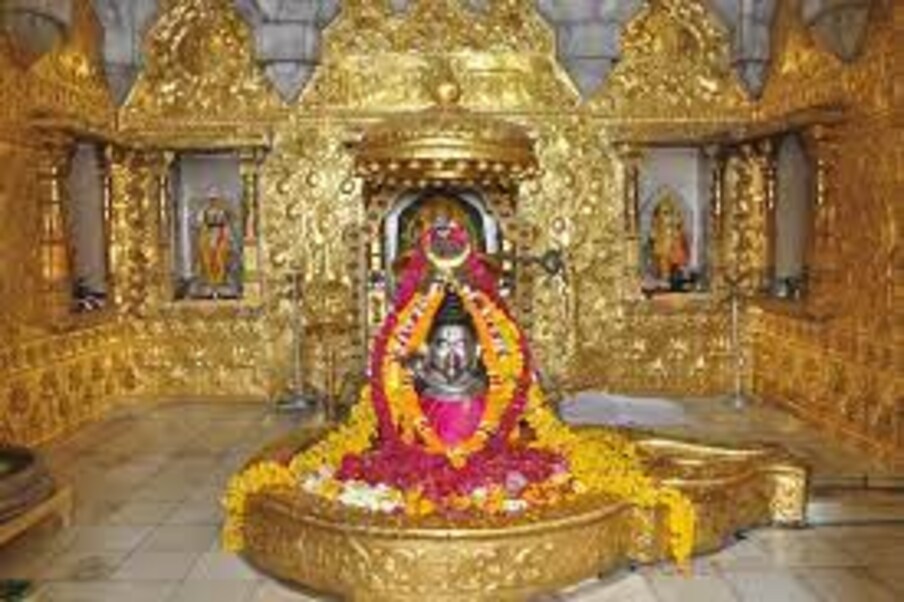  ನಮ್ಮ ದೇಶದ ಅನೇಕ ಜನರು ಜ್ಯೋತಿರ್ಲಿಂಗಗಳನ್ನು ಭೇಟಿ ಮಾಡಲು ಬಹಳ ಆಸಕ್ತಿ ಹೊಂದಿದ್ದಾರೆ. ಜ್ಯೋತಿರ್ಲಿಂಗಗಳು ಹಿಂದುಗಳ ಪಾಲಿಗೆ ಅತ್ಯಂತ ಪವಿತ್ರವಾಗಿದ್ದು, ಹಾಗಾಗಿ ಜೀವನದಲ್ಲಿ ಒಮ್ಮೆಯಾದರೂ ಜ್ಯೋತಿರ್ಲಿಂಗಗಳ ದರ್ಶನ ಮಾಡಬೇಕೆಂದು ಬಯಸುತ್ತಾರೆ. ಇದಕ್ಕಾಗಿ ರೈಲ್ವೆ ಇಲಾಖೆ ಕೋಲ್ಕತ್ತಾದಿಂದ ವಿಶೇಷ ರೈಲು ಸಂಚರಿಸಲಿದೆ.