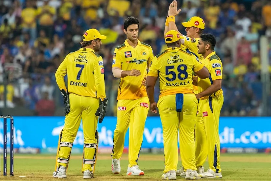  ಅಂದು ಫಿಕ್ಸಿಂಗ್ ಮತ್ತು ಬೆಟ್ಟಿಂಗ್ ಗೆ ಸಂಬಂಧಿಸಿದ ಪ್ರಕರಣದಲ್ಲಿ ಚೆನ್ನೈ ತಂಡಕ್ಕೆ ಎರಡು ವರ್ಷ ನಿಷೇಧ ಹೇರಲಾಗಿತ್ತು. ಐಪಿಎಲ್ 2016, 2017ರಲ್ಲಿ ಈ ತಂಡ ಟೂರ್ನಿಯ ಭಾಗವಾಗಿರಲಿಲ್ಲ. ಚೆನ್ನೈ ಜೊತೆಗೆ ರಾಜಸ್ಥಾನ್ ರಾಯಲ್ಸ್ ಕೂಡ ಎರಡು ವರ್ಷಗಳ ಕಾಲ ನಿಷೇಧಕ್ಕೊಳಗಾಗಿತ್ತು.