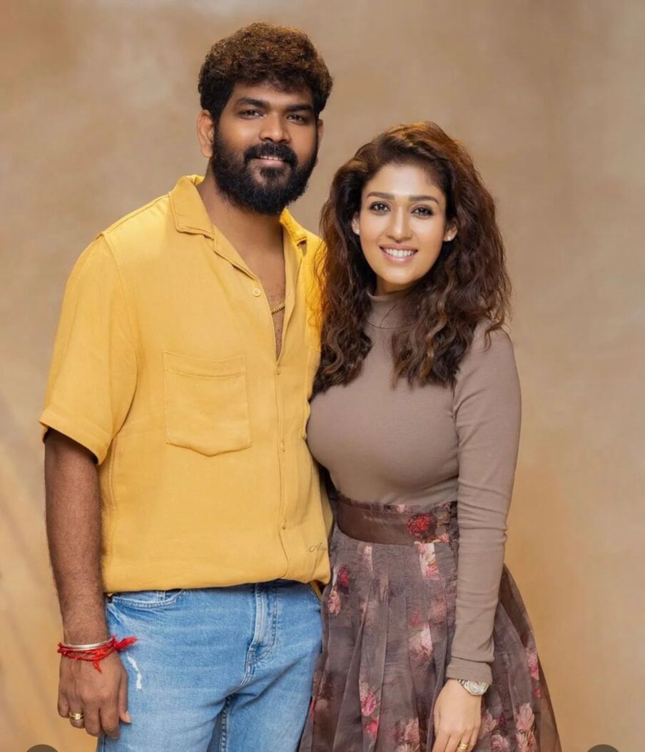  ನಯನತಾರಾ ಮತ್ತು ನಿರ್ದೇಶಕ ವಿಘ್ನೇಶ್ ಶಿವನ್ ಸೌತ್ ಸಿನಿ ಇಂಡಸ್ಟ್ರಿಯ ಸೂಪರ್ ಕ್ಯೂಟ್ ಜೋಡಿಯಾಗಿದೆ. 6 ವರ್ಷಗಳ ಡೇಟಿಂಗ್ ನಂತರ ಕಳೆದ ವರ್ಷ ಇಬ್ಬರೂ ಮದುವೆಯಾಗಿದ್ದರು. ತಮಿಳು ವಾಹಿನಿಯೊಂದಕ್ಕೆ ನೀಡಿದ ಸಂದರ್ಶನದಲ್ಲಿ ವಿಘ್ನೇಶ್ ತಮ್ಮ ಲವ್ ಲೈಫ್ ಮತ್ತು ನಯನತಾರಾ ಜೊತೆಗಿನ ಮದುವೆಯ ಬಗ್ಗೆ ಮುಕ್ತವಾಗಿ ಮಾತನಾಡಿದ್ದಾರೆ. ನಾನ್ ಮತ್ತು ರೌಡಿ ಧಾನ್ ಸೆಟ್​ಗಳಲ್ಲಿ ನಡೆದ ಘಟನೆಗಳ ಬಗ್ಗೆ ವಿಘ್ನೇಶ್ ಮಾತಾಡಿದ್ದಾರೆ.
