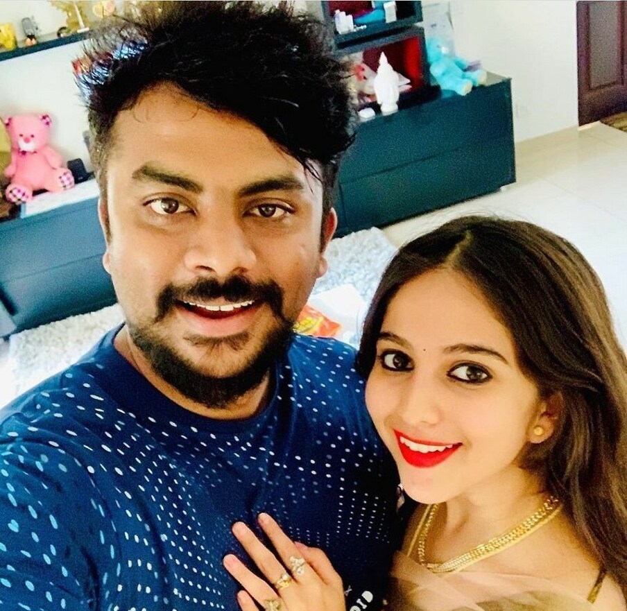  ನಿವೇದಿತಾ ಗೌಡ ಯಾವಾಗಲೂ ಸುದ್ದಿಯಲ್ಲಿ ಇರ್ತಾರೆ. ಅದು ಚೆಂದ ಚೆಂದದ ರೀಲ್ಸ್ ಮೂಲಕ. ಇಲ್ಲ, ಬ್ಯೂಟಿಫುಲ್ ಫೋಟೋಗಳ ಮೂಲಕ. ಈ ಬಾರಿ ಕೋಪ ಮಾಡಿಕೊಮಡು ಸುದ್ದಿಯಲ್ಲಿದ್ದಾರೆ.