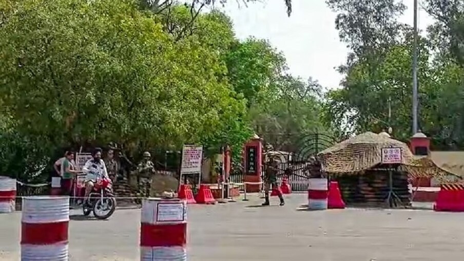 ಮೃತ ಯೋಧರನ್ನು ಸಾಗರ್ ಬನ್ನೆ (25), ಕಮಲೇಶ್ ಆರ್ (24), ಯೋಗೇಶ್‌ಕುಮಾರ್ ಜೆ (24) ಮತ್ತು ಸಂತೋಷ್ ಎಂ ನಾಗರಾಳ್ (25) ಎಂದು ಗುರುತಿಸಲಾಗಿದೆ. ಘಟನೆಯ ಬಗ್ಗೆ ಮೃತ ಯೋಧರ ಕುಟುಂಬಗಳಿಗೆ ತಿಳಿಸಲಾಗಿದೆ ಎಂದು ಸೇನೆ ತಿಳಿಸಿದೆ.
