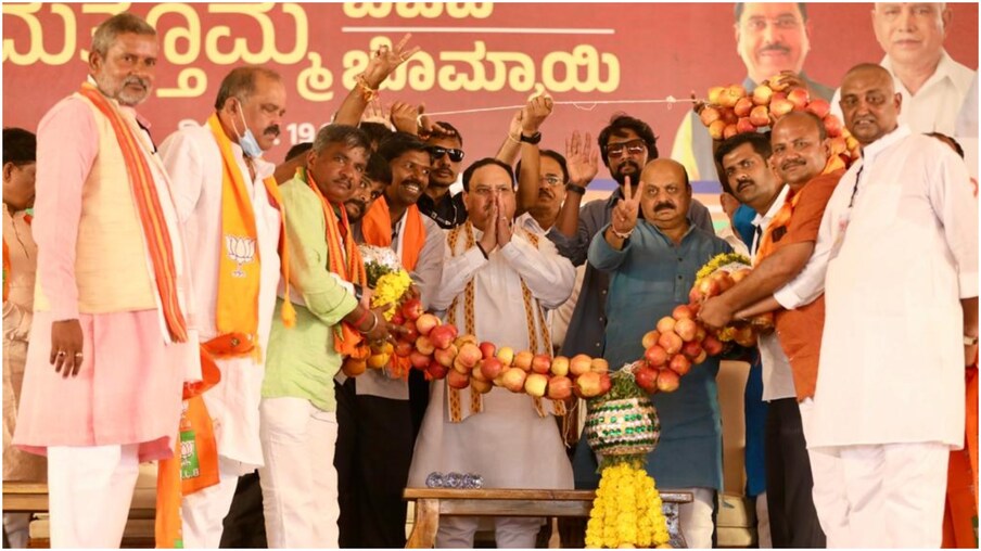  ಬೆಂಗಳೂರು: ಇವತ್ತು ರಾಜ್ಯದ ಎಲೆಕ್ಷನ್ ಅಖಾಡದಲ್ಲಿ ನಾಮಪತ್ರ ಸಲ್ಲಿಕೆ ಭರಾಟೆ ಜೋರಾಗಿತ್ತು.ಮುಖ್ಯಮಂತ್ರಿಗಳ ಹಾದಿಯಾಗಿ ಘಟಾನುಘಟಿಗಳ ಉಮೇದುವಾರಿಕೆ ಭರ್ಜರಿಯಾಗಿತ್ತು.