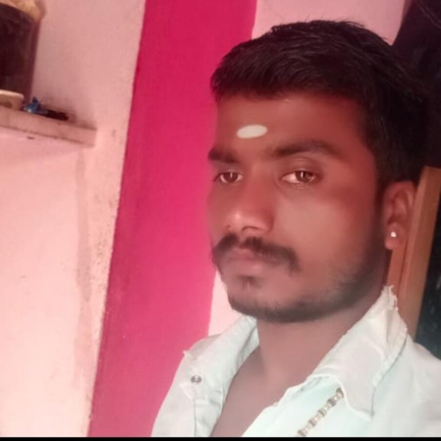  ಕಲಬುರಗಿ ಜಿಲ್ಲೆ ಜೇವರ್ಗಿ ತಾಲೂಕಿನ ಸೊನ್ನ ಗ್ರಾಮದಲ್ಲಿ ಈ ಕೊಲೆ ನಡೆದಿದೆ. ಸಂತೋಷ್ ಹೆಗ್ಡೆ (22) ಕೊಲೆಯಾದ ಯುವಕ.