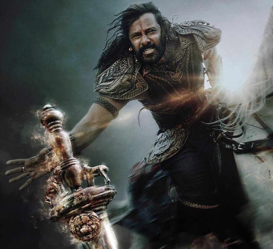  ಮಣಿರತ್ನಂ ನಿರ್ದೇಶನದ ಪೊನ್ನಿಯಿನ್ ಸೆಲ್ವನ್ 1 ಸಿನಿಮಾ ಸೆಪ್ಟೆಂಬರ್​ 2022ರಲ್ಲಿ ರಿಲೀಸ್ ಆಗಿತ್ತು. ಸ್ಯಾಂಡಲ್​ವುಡ್​ನ ಬಿಗ್ ಸಕ್ಸಸ್ ಕಾಂತಾರದ ಜೊತೆಗೇ ರಿಲೀಸ್ ಆದ ಪೊನ್ನಿಯಿನ್ ಸೆಲ್ವನ್ ದೊಡ್ಡಮಟ್ಟದಲ್ಲಿ ಹಿಟ್ ಆಗದಿದ್ದರೂ ಫ್ಲಾಪ್ ಆಗಲಿಲ್ಲ. ಈಗ ಏಪ್ರಿಲ್ 28ರಂದು ಪೊನ್ನಿಯಿನ್ ಸೆಲ್ವನ್ 2 ರಿಲೀಸ್ ಆಗಿದೆ.