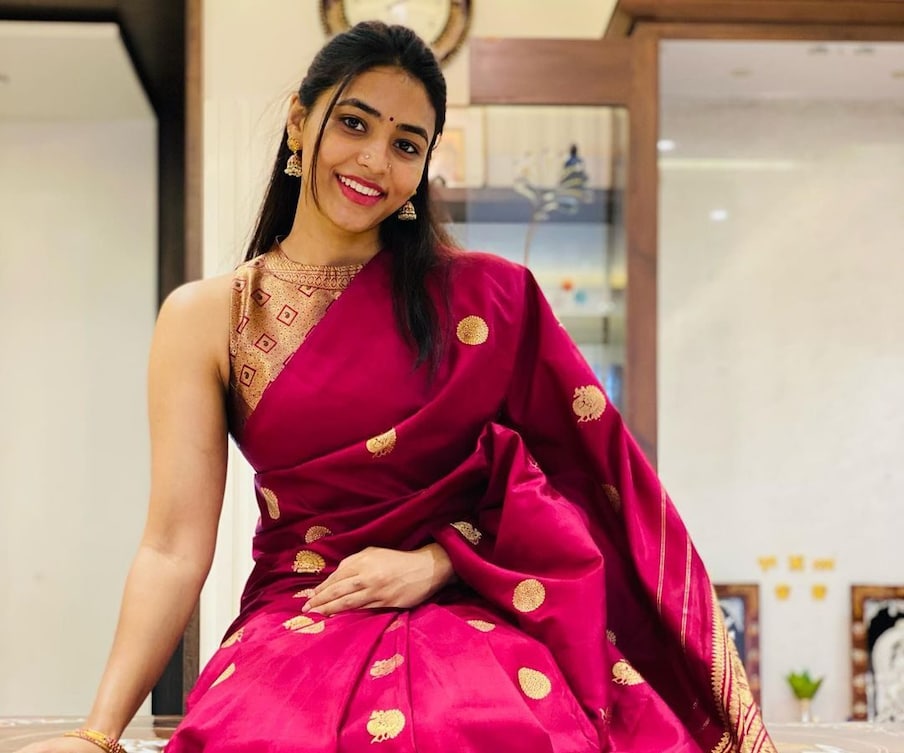  ಕಾಂತಾರ ಬಳಿಕ ಸಾಲು ಸಾಲು ಸಿನಿಮಾಗಳಲ್ಲಿ ಬ್ಯುಸಿ ಆಗಿರುವ ಸಪ್ತಮಿ ಗೌಡ, ಸೋಶಿಯಲ್ ಮೀಡಿಯಾದಲ್ಲೂ ಸಖತ್ ಆ್ಯಕ್ಟಿವ್ ಆಗಿದ್ದಾರೆ. ಕಾಂತಾರ ಸಿನಿಮಾ ಬಳಿಕ ಸಪ್ತಮಿ ಗೌಡ ಅಪಾರ ಅಭಿಮಾನಿ ಬಳಗ ಹೊಂದಿದ್ದಾರೆ. (ಫೋಟೋ ಕೃಪೆ: ಸಪ್ತಮಿ ಗೌಡ ಇನ್ಸ್ಟಾಗ್ರಾಮ್)