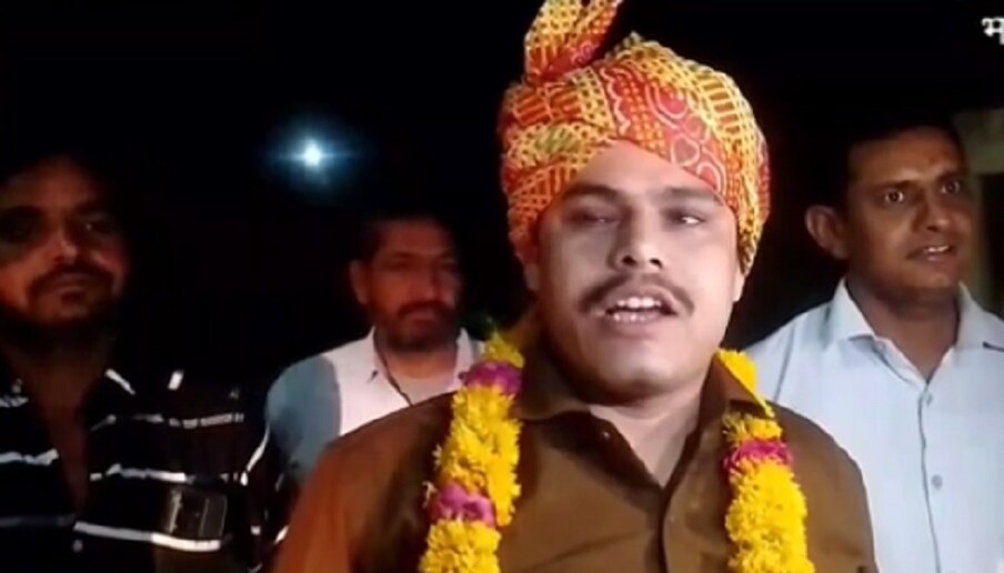  ಕೆಲವರು ರಾತ್ರೋರಾತ್ರಿ ಮಿಲಿಯನೇರ್ ಆಗುತ್ತಾರೆ ಎಂದು ನಾವು ಆಗಾಗ್ಗೆ ಕೇಳುತ್ತಿರುತ್ತೇವೆ. ಅದಕ್ಕೆ ಉದಾಹರಣೆ ಅನ್ನುವಂತೆ ರಾಜಸ್ಥಾನದ ಭರತ್‌ಪುರ ಜಿಲ್ಲೆಯ ರೂಪವಾಸ್ ತೆಹಸಿಲ್‌ನ ಮಾದಾಪುರ ಗ್ರಾಮದ ದಿನಗೂಲಿ ನೌಕರ ಆನ್​ಲೈನ್​ ಗೇಮ್​​ನಲ್ಲಿ 2 ಕೋಟಿ ಗೆದ್ದು ರಾತ್ರೋ ರಾತ್ರಿ ಕೋಟ್ಯಾಧಿಪತಿಯಾಗದ್ದಾನೆ.
