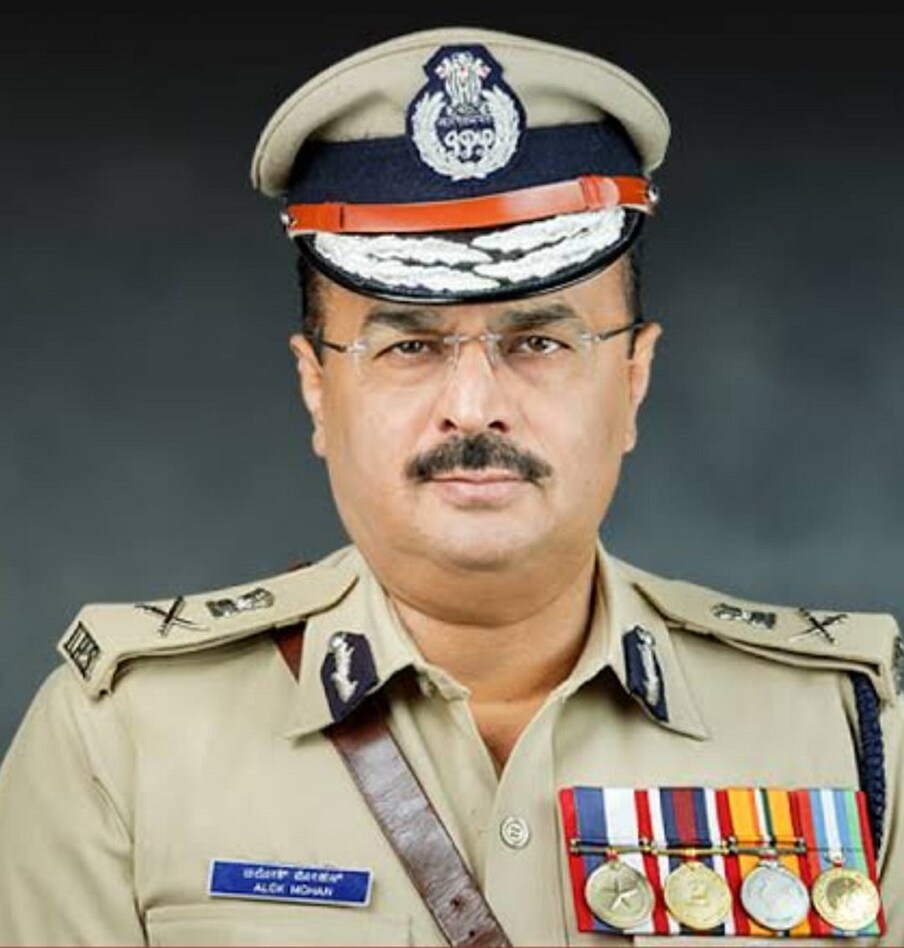  ಕರ್ನಾಟಕದ ಪೊಲೀಸ್ ಮಹಾನಿರ್ದೇಶಕರಾಗಿ ಅಲೋಕ್ ಮೋಹನ್ ಅವರನ್ನು ನೇಮಿಸಲಾಗಿದೆ. ಅಗ್ನಿಶಾಮಕ ಹಾಗೂ ತುರ್ತು ಸೇವೆಗಳ ಇಲಾಖೆ ಡಿಜಿಪಿ ಡಾ. ಅಲೋಕ್ ಮೋಹನ್ ಅವರು ಇದೀಗ ಡಿಜಿ-ಐಜಿಪಿಯಾಗಿ ನೇಮಕಗೊಂಡಿದ್ದಾರೆ.