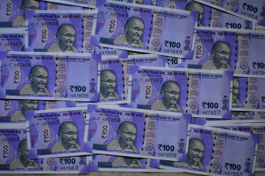  Small Saving Schemes: ನೀವು ಹಣವನ್ನು ಹೂಡಿಕೆ ಮಾಡಲು ಪ್ಲ್ಯಾನ್ ಮಾಡಿಕೊಂಡಿದ್ದೀರಾ? ಯಾವುದೇ ರಿಸ್ಕ್​ ಇಲ್ಲದೇ ಹಣವನ್ನು ಡಬಲ್​ ಮಾಡ್ಬೇಕಾ ಅಂದುಕೊಂಡಿದ್ದೀರಾ?. ಆದರೆ ನಿಮಗೆ ವಿವಿಧ ಆಯ್ಕೆಗಳಿವೆ. ಪೋಸ್ಟ್ ಆಫೀಸ್ ಉಳಿತಾಯ ಯೋಜನೆಗಳು ಸಹ ಇವುಗಳ ಒಂದು ಭಾಗವಾಗಿದೆ.