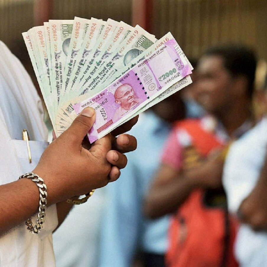  Investment: ನಿಮ್ಮ ಮಗುವಿನ ಹೆಸರಿನಲ್ಲಿ ಹಣ ಹೂಡಿಕೆ ಮಾಡಬೇಕು ಅಂದುಕೊಂಡಿದ್ದೀರಾ? ಹಾಗಿದ್ರೆ ನೀವು ಇದನ್ನು ಖಚಿತವಾಗಿ ತಿಳಿದುಕೊಳ್ಳಬೇಕು. ಏಕೆಂದರೆ ಮುಂದಿನ ತಿಂಗಳಿನಿಂದ ಹೊಸ ನಿಯಮಗಳು ಜಾರಿಗೆ ಬರಲಿವೆ. ಹಾಗಾಗಿ ಹೂಡಿಕೆಯನ್ನು ಮುಂದುವರಿಸುವವರು ಹೊಸ ನಿಯಮಗಳನ್ನು ತಿಳಿದುಕೊಳ್ಳುವುದು ಉತ್ತಮ.
