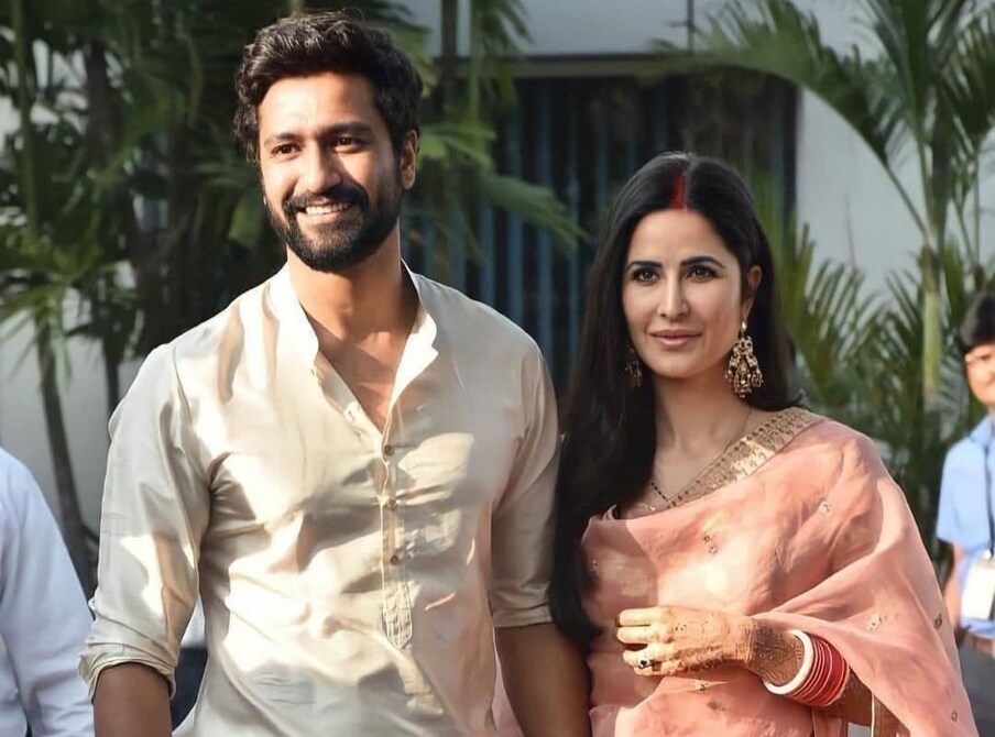 K ನಂತರ ಕತ್ರಿನಾ ತನ್ನನ್ನು ಪ್ರೀತಿಸಿದ ವಿಕ್ಕಿ ಕೌಶಲ್ ಅವರನ್ನು ಮದುವೆಯಾದ್ರು. ವಿಕ್ಕಿ ಕೌಶಲ್ ಮತ್ತು ಕತ್ರಿನಾ ಕೈಫ್ ರಾಜಸ್ಥಾನದ ಸವಾಯಿ ಮಾಧೋಪುರದ ಸಿಕ್ಸ್ ಸೆನ್ಸ್ ಫೋರ್ಟ್ ಬರ್ವಾರಾದಲ್ಲಿ ಅತ್ಯಂತ ರಾಯಲ್ ಶೈಲಿಯಲ್ಲಿ ವಿವಾಹವಾದರು. ವಿಕ್ಕಿ ಮತ್ತು ಕತ್ರಿನಾ ಮದುವೆಯ ಫೋಟೋಗಳು ಸೋಶಿಯಲ್ ಮೀಡಿಯಾದಲ್ಲಿ ವೈರಲ್ ಆಗಿವೆ.