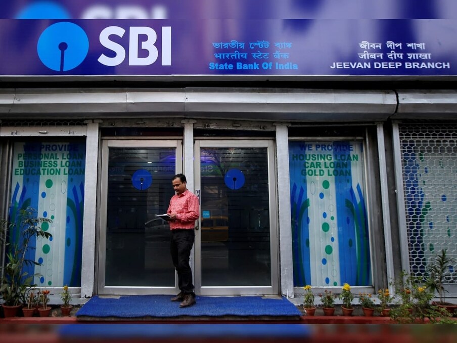  ಮಾರ್ಚ್ 2020 ರಲ್ಲಿ, SBI, ದೇಶದ ಅತ್ಯಂತ PCAU ಬ್ಯಾಂಕ್, ಪ್ರತಿ ತಿಂಗಳು ತನ್ನ ಉಳಿತಾಯ ಖಾತೆಗಳಲ್ಲಿ ಕನಿಷ್ಠ ಮೊತ್ತವನ್ನು ಇರಿಸಿಕೊಳ್ಳುವ ಅಗತ್ಯವನ್ನು ರದ್ದುಗೊಳಿಸಿತು. ಈ ಹಿಂದೆ, ಎಸ್‌ಬಿಐ ಗ್ರಾಹಕರು ಸರಾಸರಿ ಮಾಸಿಕ ರೂ. 3000, ರೂ. 2000 ಮತ್ತು ರೂ. 1000 ಸೇವಿಂಗ್ಸ್​ ಅಕೌಂಟ್​ನಲ್ಲಿ ಇಡಬೇಕಿತ್ತು.