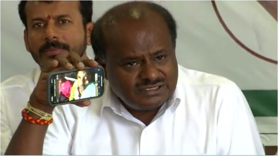  ಬೆಂಗಳೂರು: ಮಾಗಡಿಯ ಅರೇಹಳ್ಳಿಯಲ್ಲಿ ಕಳಪೆ ಕುಕ್ಕರ್ ಹಂಚಿಕೆಯಿಂದ ಅನಾಹುತ ಆಗಿದ್ದ ವಿಡಿಯೋ ಕೂಡ ಕುಮಾರಸ್ವಾಮಿ ರಿಲೀಸ್ ಮಾಡಿದ್ದಾರೆ.