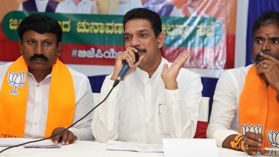  ಕರ್ನಾಟಕ ವಿಧಾನಸಭಾ ಚುನಾವಣೆಯ ಸೋಲಿನ ನೈತಿಕ ಹೊಣೆ ತೆಗೆದುಕೊಂಡಿರುವ ನಳಿನ್ ಕುಮಾರ್ ಕಟೀಲ್ ಪಕ್ಷದ ರಾಜ್ಯಾಧ್ಯಕ್ಷ ಸ್ಥಾನಕ್ಕೆ ರಾಜೀನಾಮೆ ನೀಡಲು ನಿರ್ಧರಿಸಿದ್ದಾರೆ.